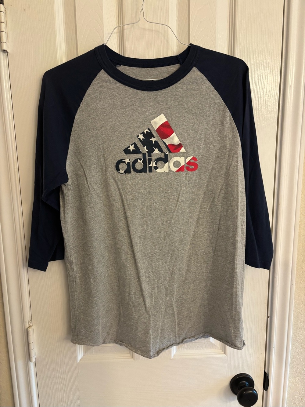 Adidas USA Flag Logo Baseball Raglan 3/4 Sleeve Shirt Gray Navy Men’s Medium